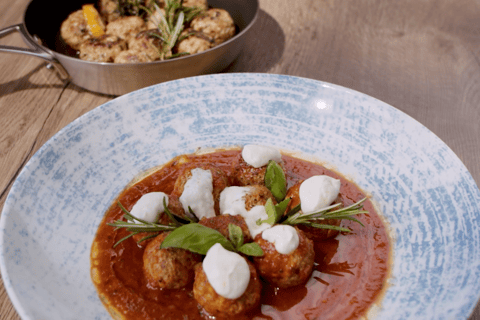 Kalbsköfte in Tomatensauce