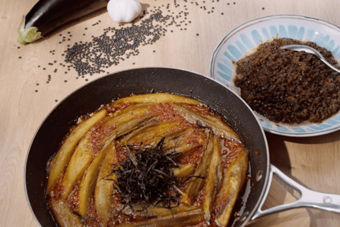 Geschmorte Aubergine mit Gewürzlinsen