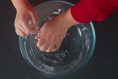 Baozi-Teig zubereiten