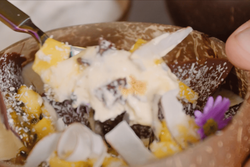 Kokosparfait mit exotischem Früchtekompott